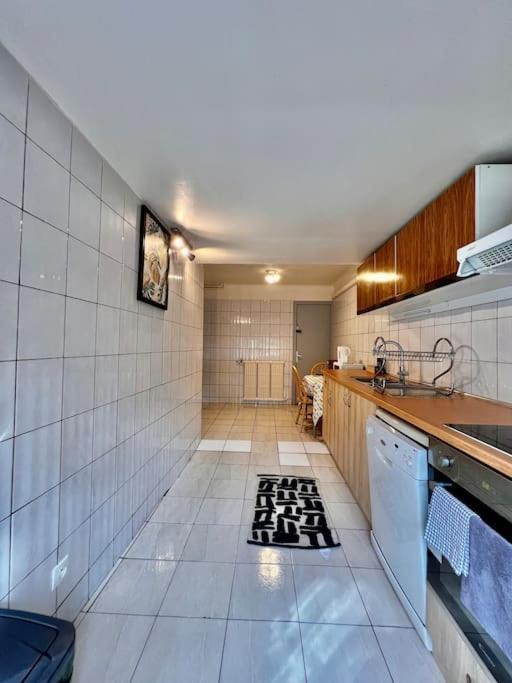 La Maison Est Situee En Face De La Gare Bondy Dış mekan fotoğraf