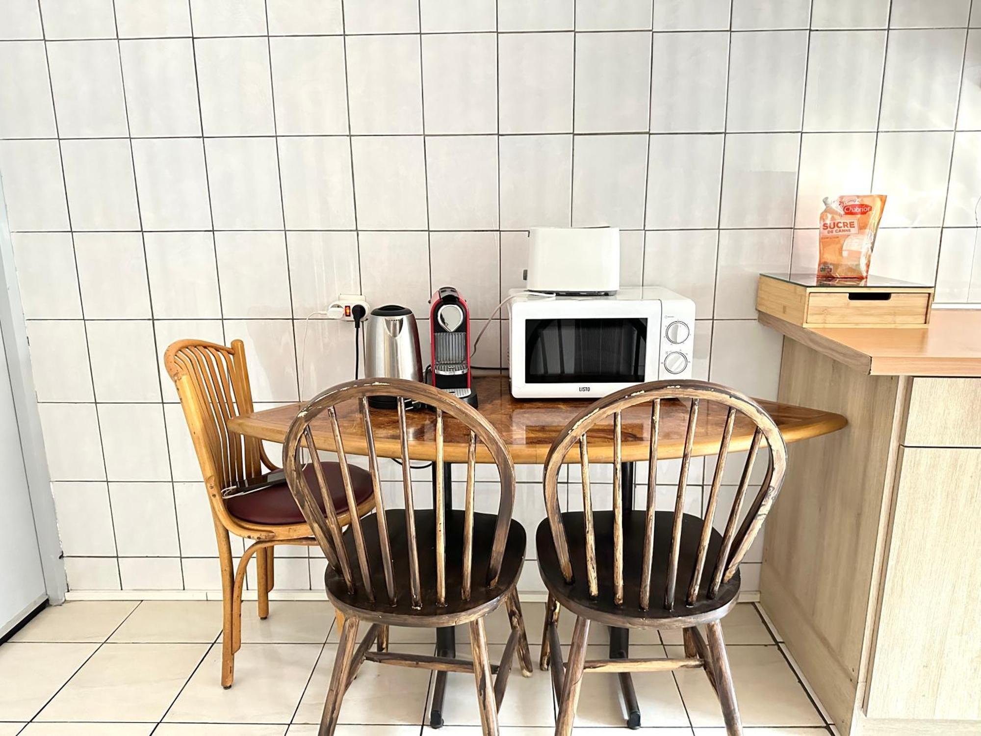 La Maison Est Situee En Face De La Gare Bondy Dış mekan fotoğraf