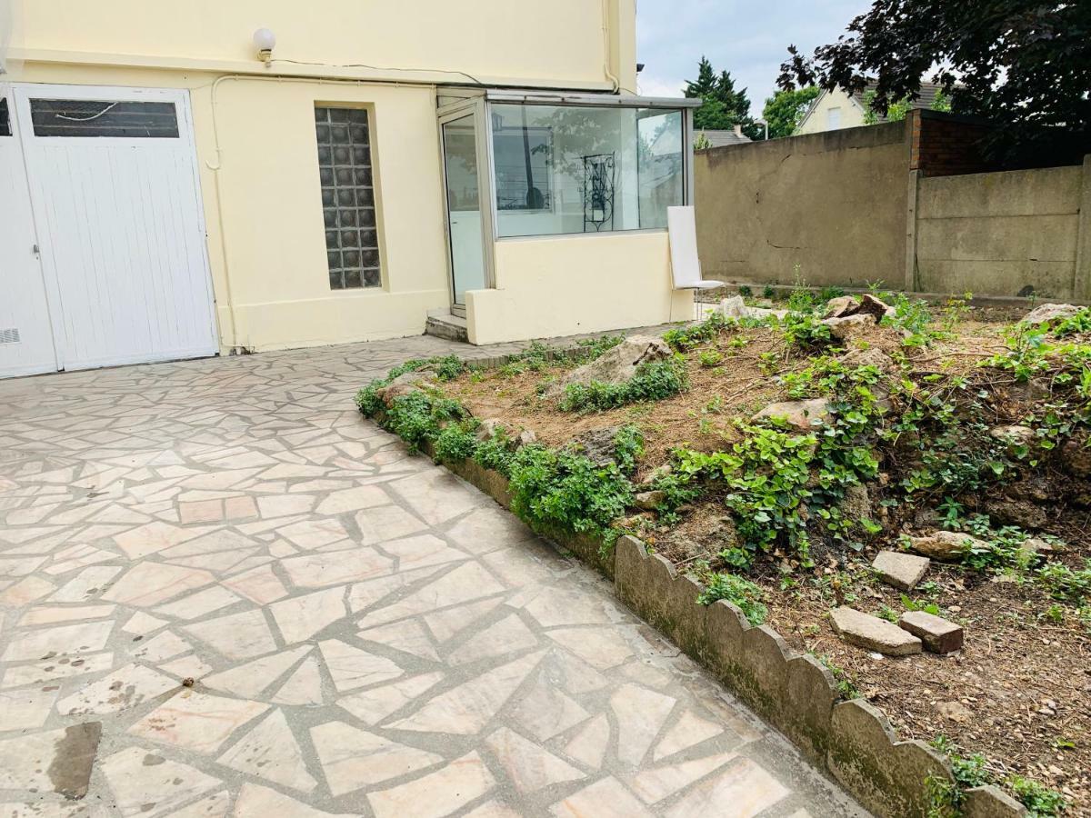La Maison Est Situee En Face De La Gare Bondy Dış mekan fotoğraf